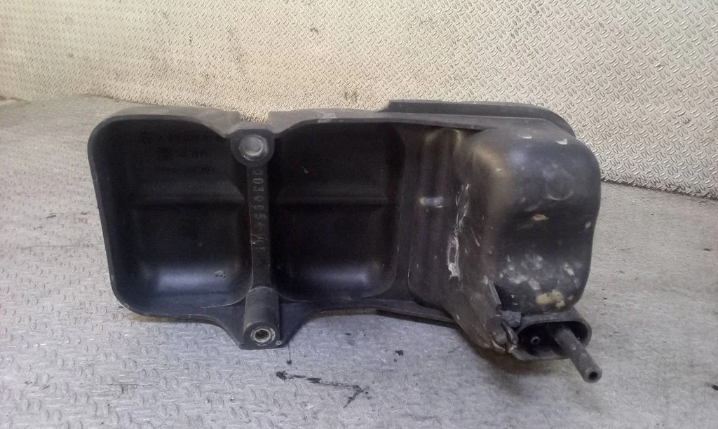 Vacuum air tank A6110780190