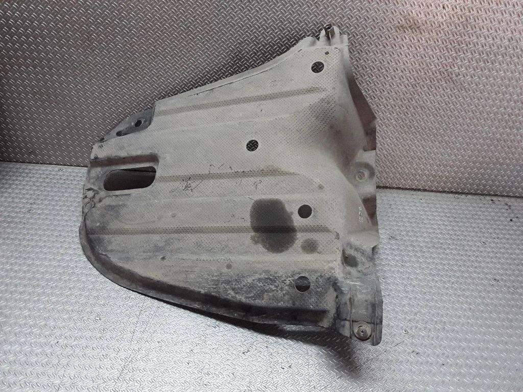 Rear bumper underbody cover/under tray – Toyota Avensis T250 (2003-2006)