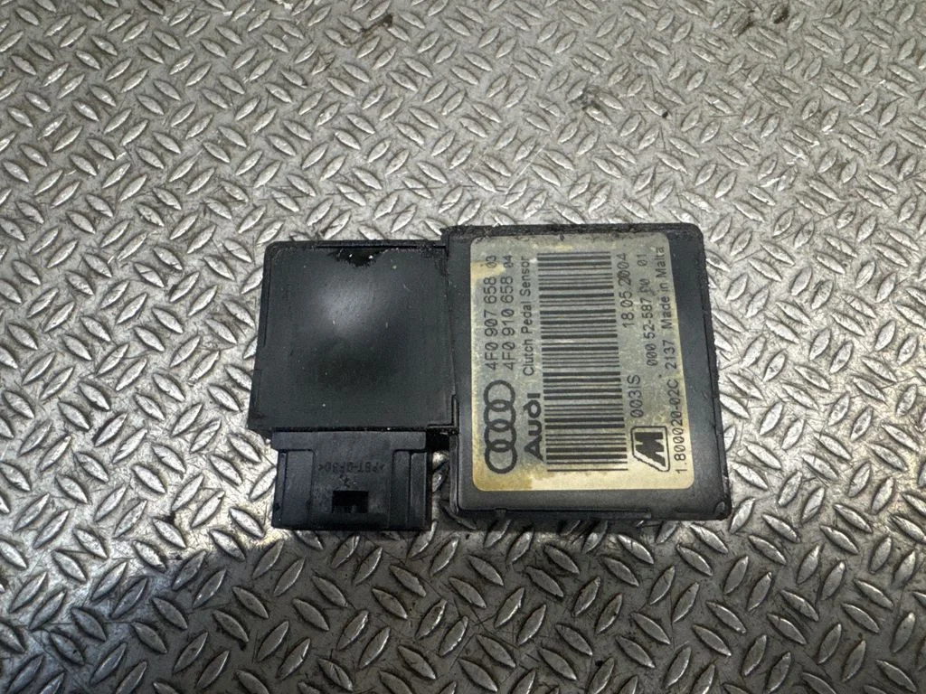 Clutch pedal sensor 4F0907658