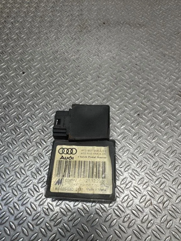 Clutch pedal sensor 4F0907658A