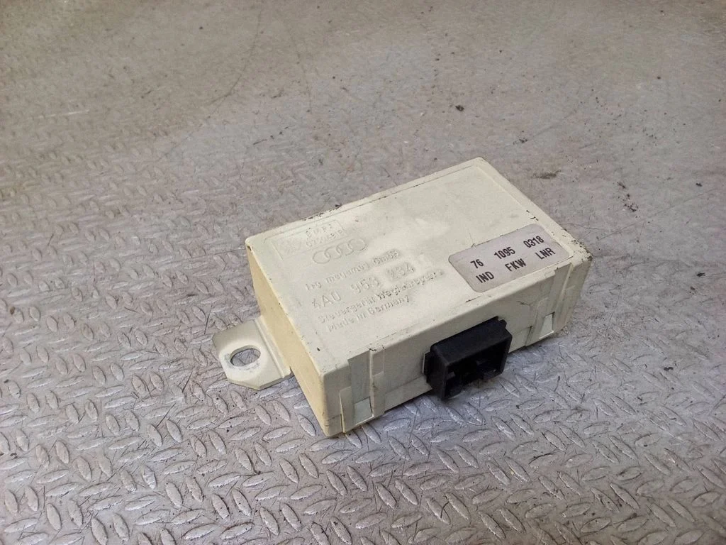Sterownik immobilizera – Audi A6 S6 C4 4A (1994-1997)