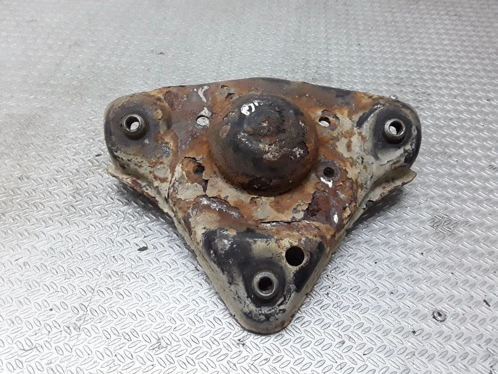 Coil spring mount
