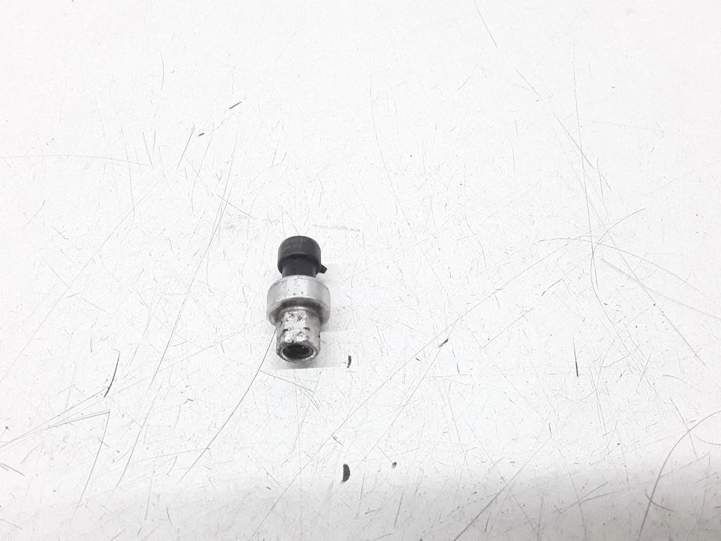 Air conditioning (A/C) pressure sensor GM09131721