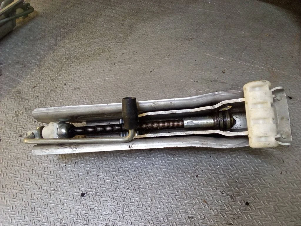 Lift Jack 4F0011031