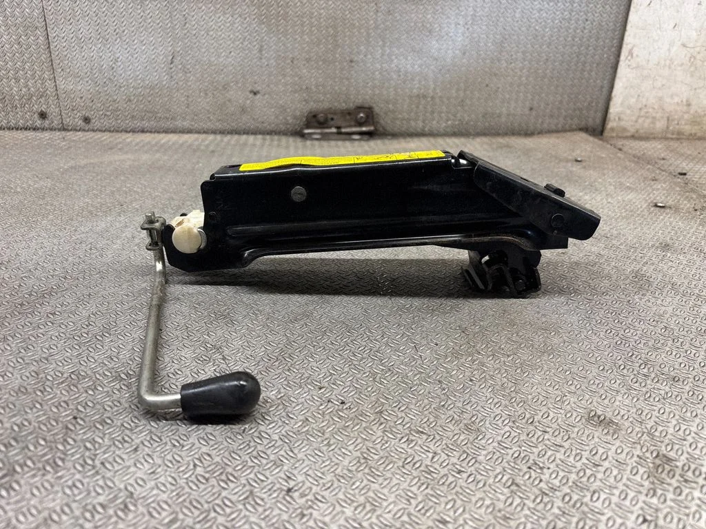 Lift Jack – Volkswagen Passat B6 (2005-2010)
