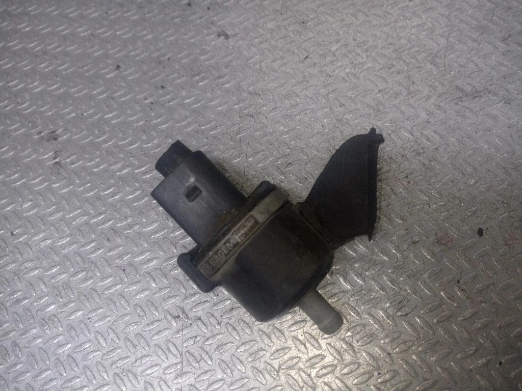 Electromagnetic valve – Audi A4 S4 B7 8E 8H (2005-2008)