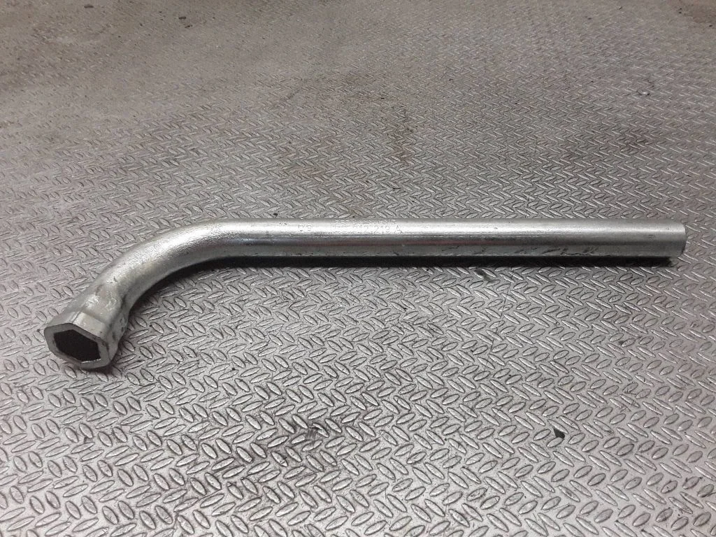 Wheel nut wrench – Volkswagen Touran I (2003-2010)