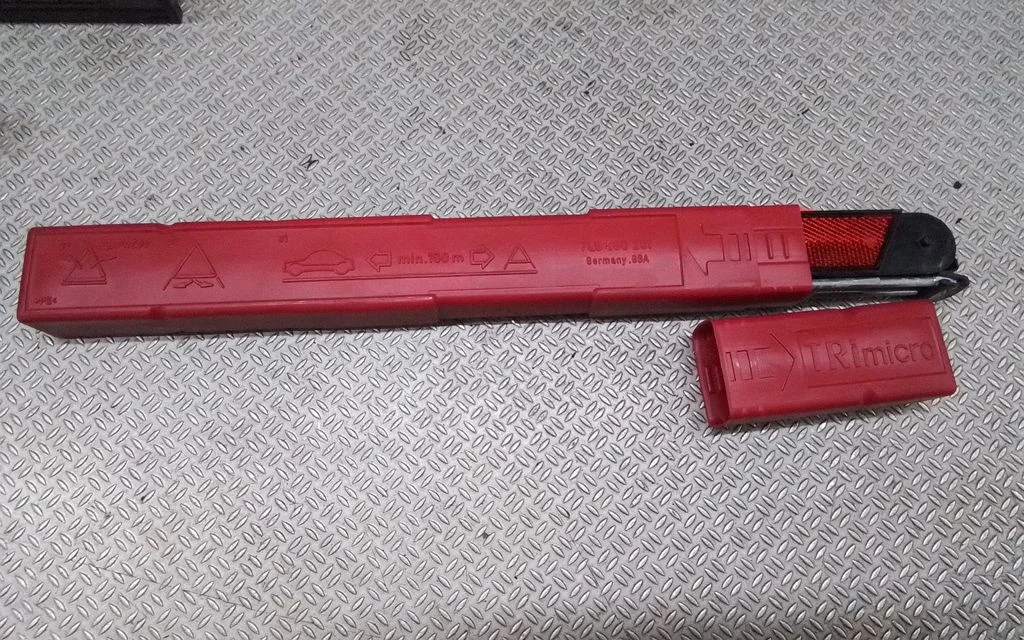 Emergency warning sign 7L0860251