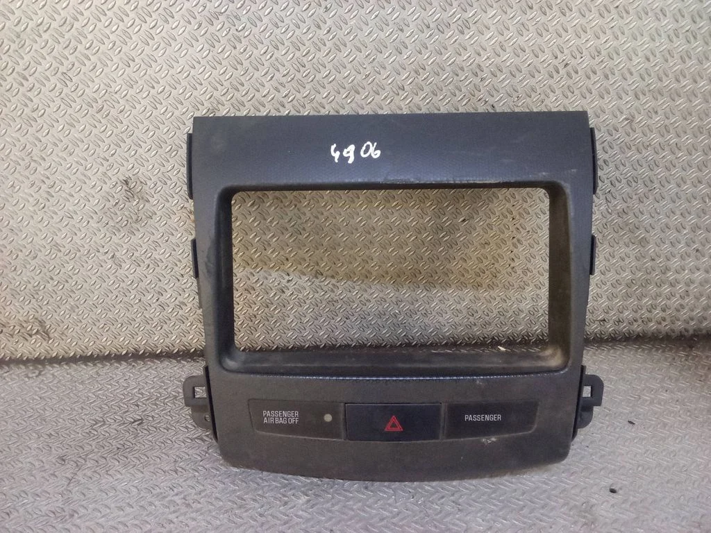 Raadio/navigatsiooni viimistlus 8002A540XA