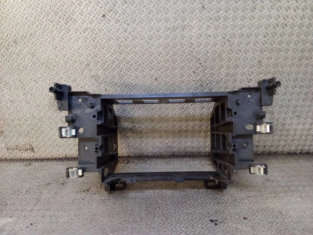 Raadio/navigatsiooni viimistlus – BMW 7-seeria F01 F02 F03 F04 (2008-2016)