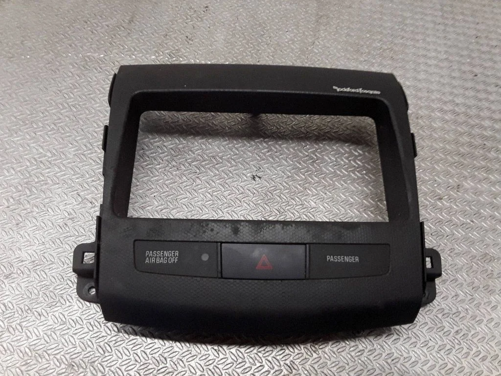 Radio/GPS head unit trim