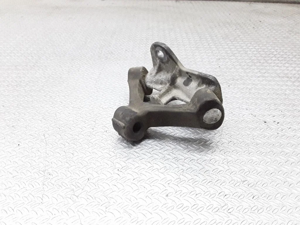 Summuti kinnitus/ hoidik – Audi A4 S4 B7 8E 8H (2005-2008)