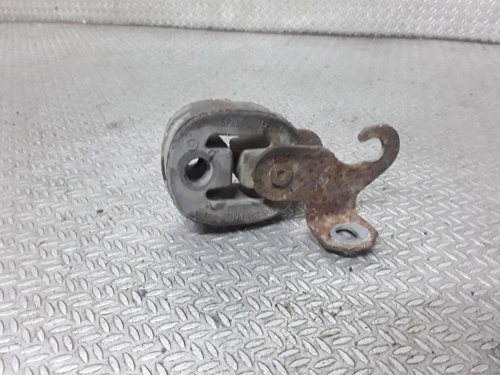 Muffler mount bracket/holder 8D0253147G
