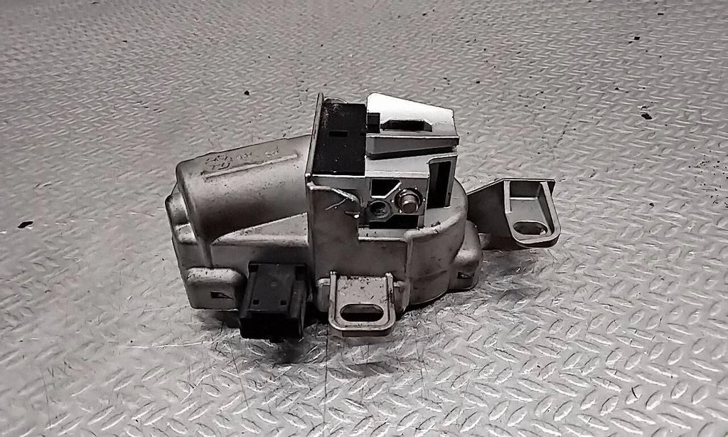 Steering wheel lock – Volvo V50 (2004-2007)