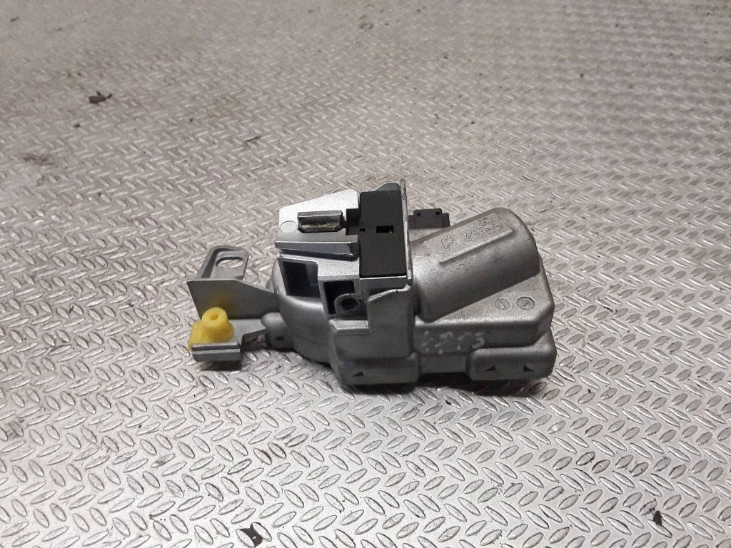 Steering wheel lock – Volvo V50 (2008-2012)