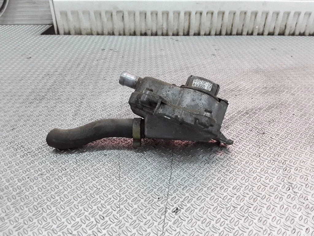 Coolant heater 148120F305