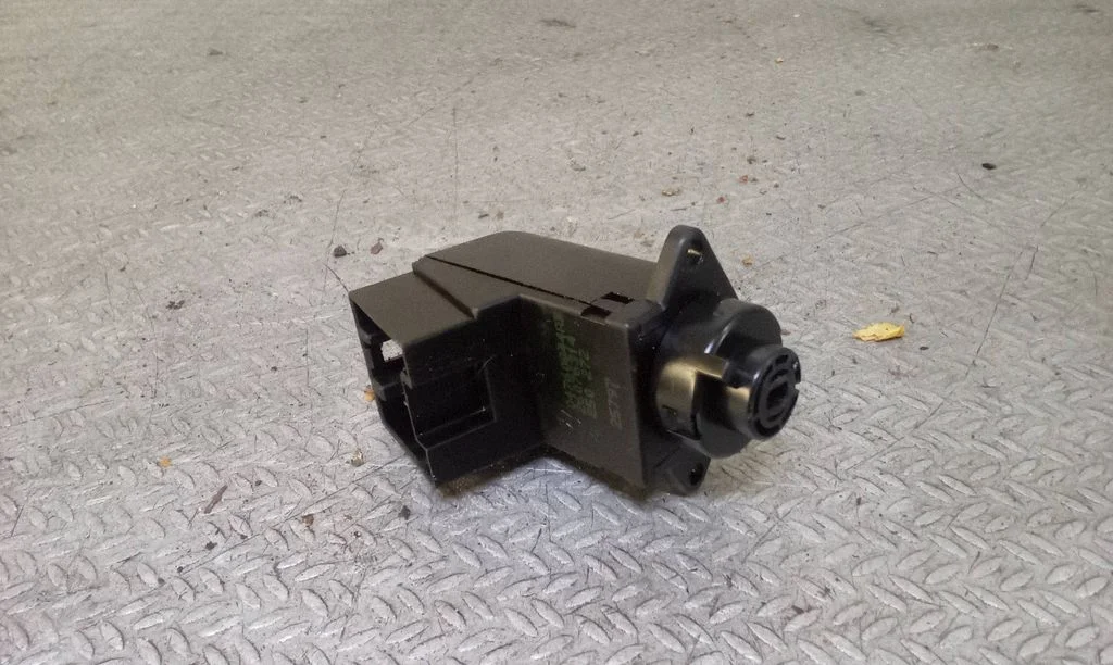 Ignition lock contact 04760844AB