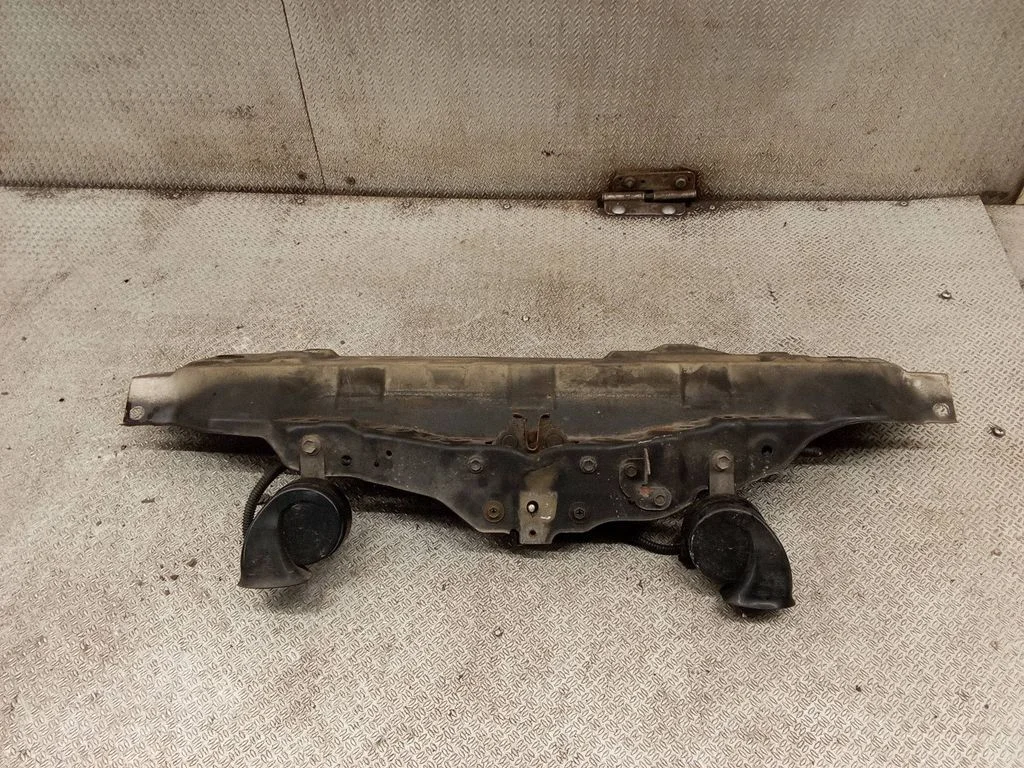 Radiator trim – front