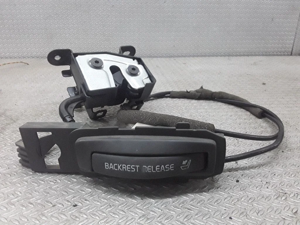 Seat back rest lock catch