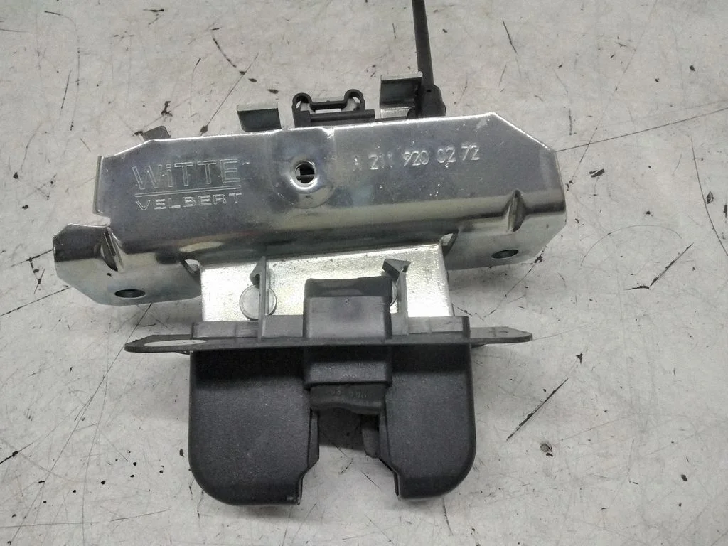 Seat back rest lock catch A2119200272