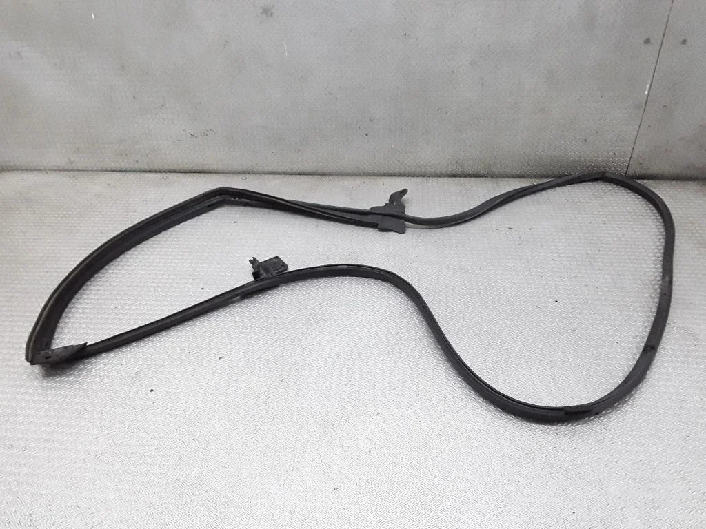Rubber seal rear door – Lexus NX (2014-2021)