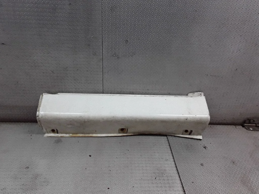 Rear sill (body part)