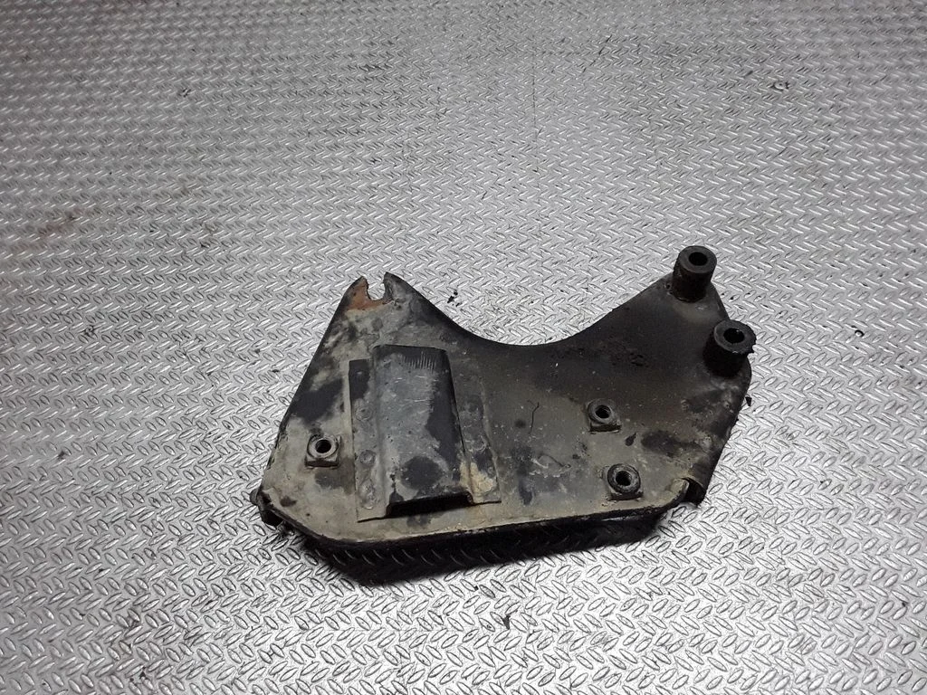 Other engine bay part 8D0199225B