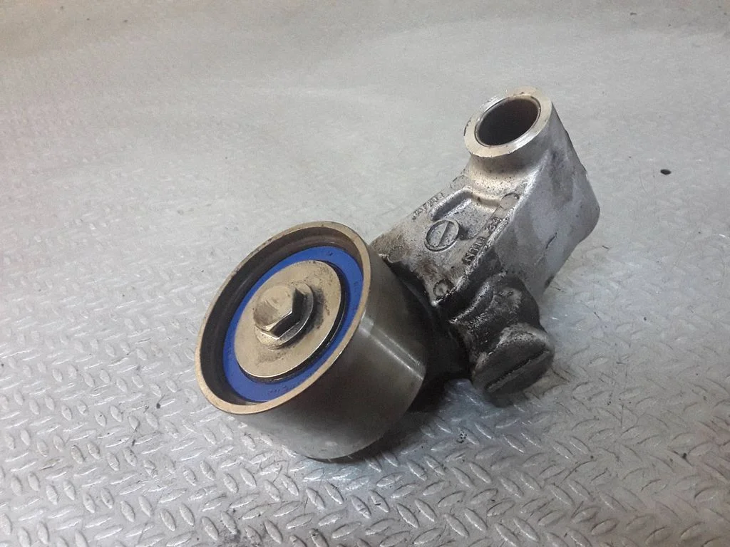 Timing belt/chain tensioner
