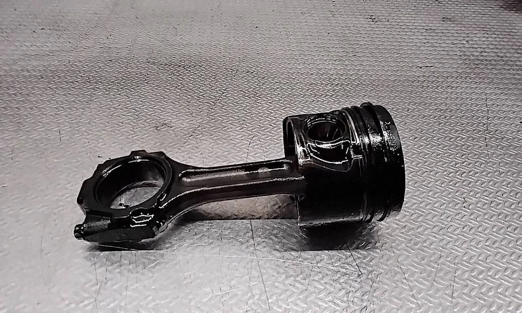 Piston with connecting rod