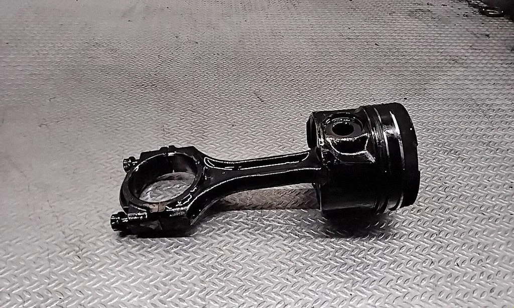 Piston with connecting rod
