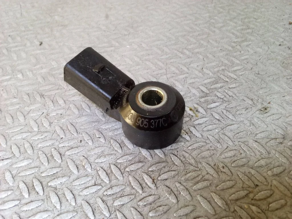 Detonation knock sensor 030905377C