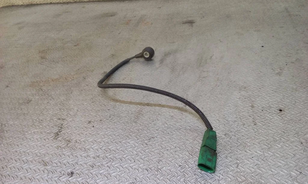Detonation knock sensor 06E905377A