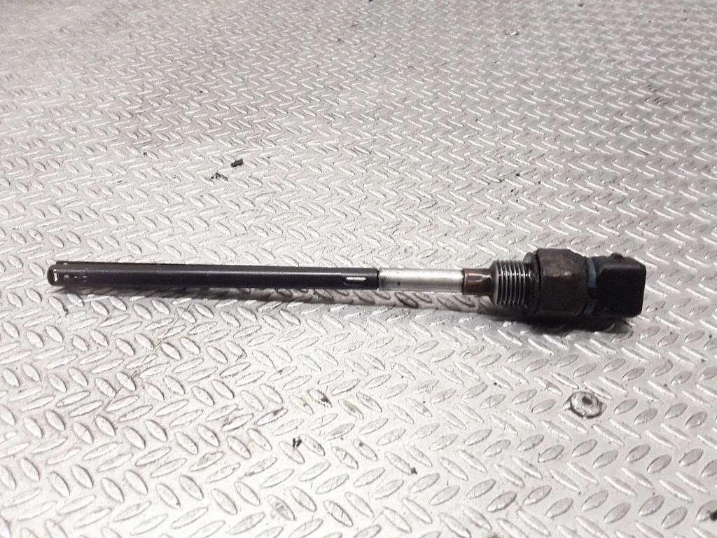 Oil level sensor