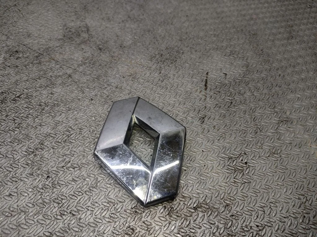 Manufacturers badge/model letters 848900001R