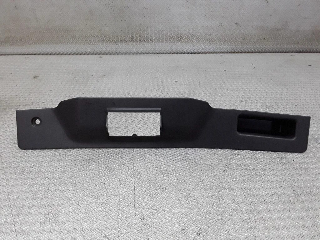 Uchwyt do zamykania klapy tylnej – Opel Astra H (2004-2012)
