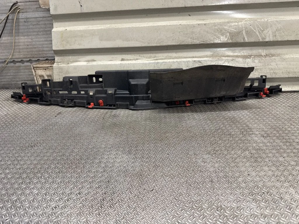 Radiatoru paneļa augšējā daļa 13250569