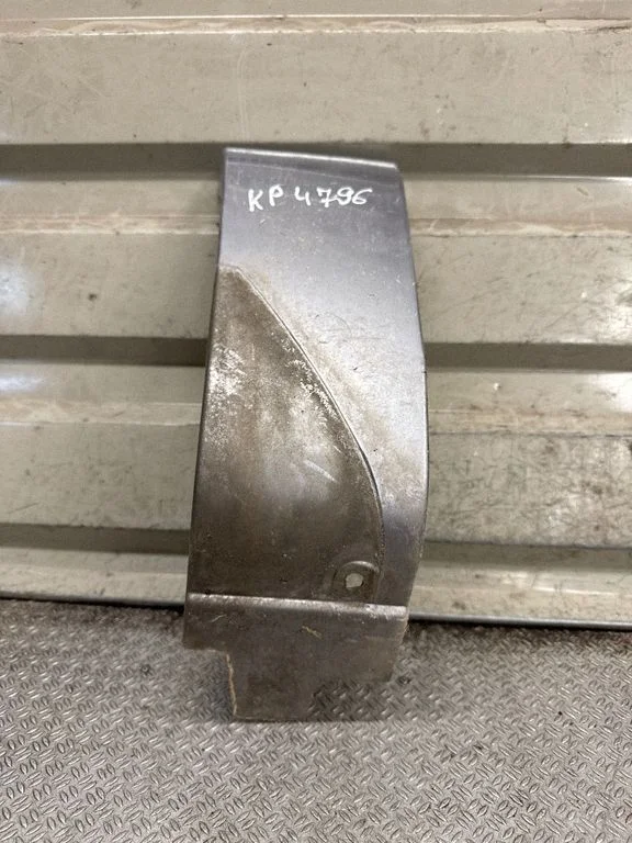 Fender trim (molding) – front left