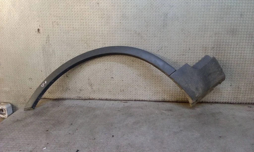 Fender trim (molding) – Ford Kuga I (2008-2012)