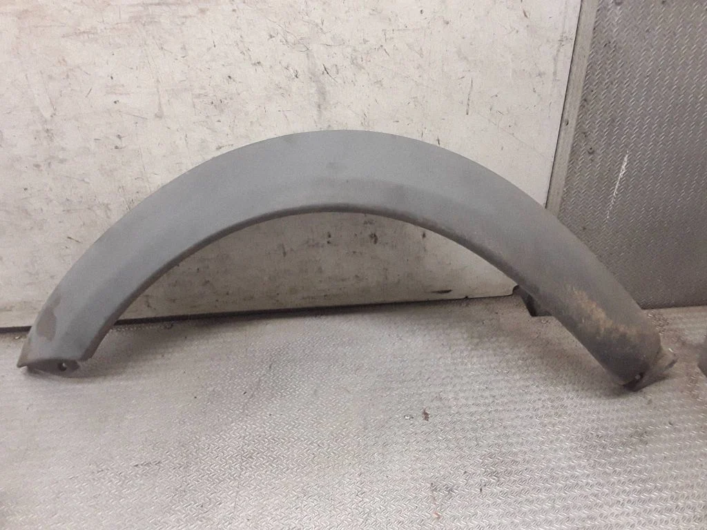 Fender trim (molding) – left