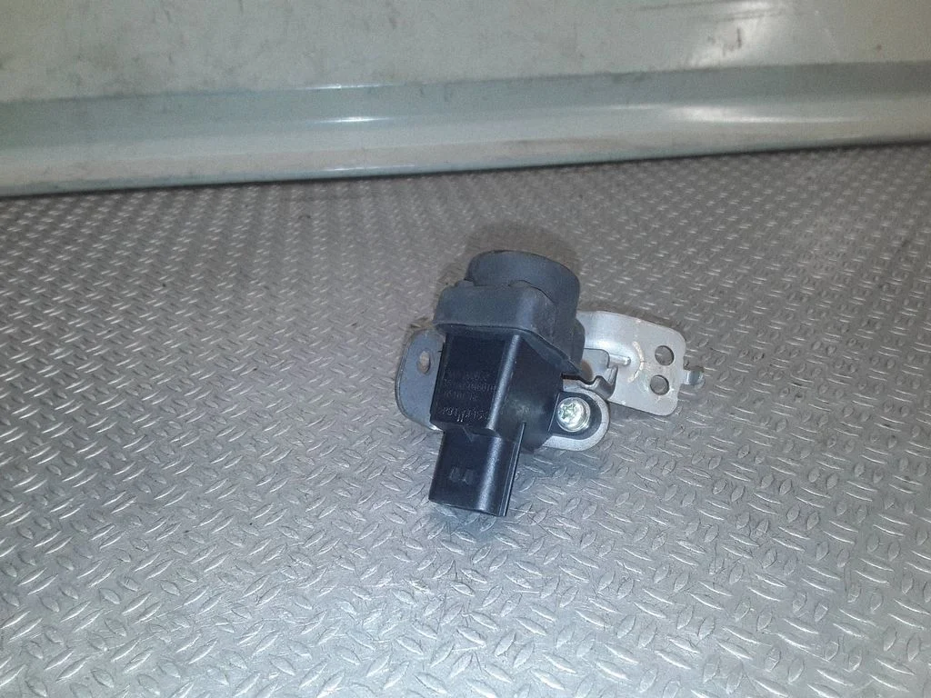 Fuel cut-off switch – Honda Civic (2006-2011)
