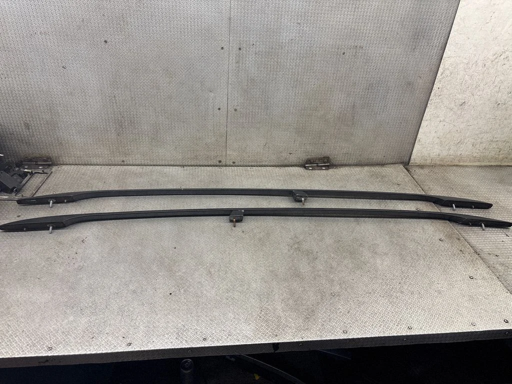 Roof bar rail