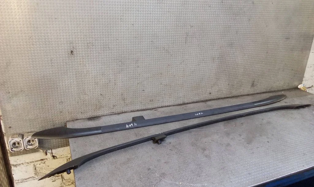 Roof bar rail