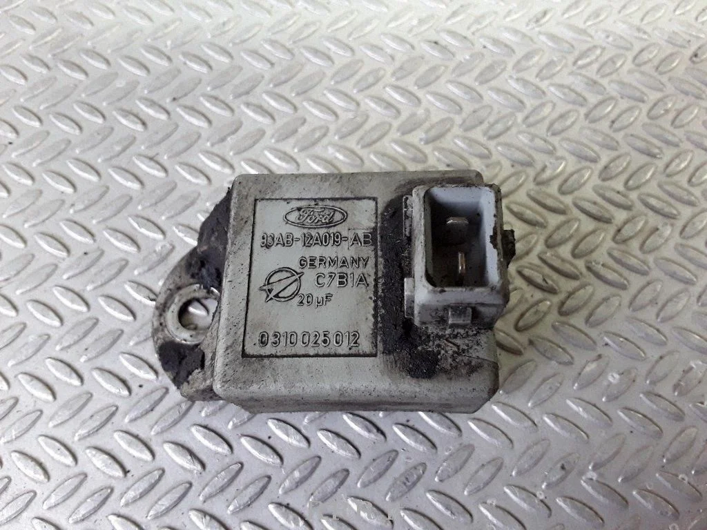 Ignition amplifier control unit – Ford Galaxy (1995-2000)