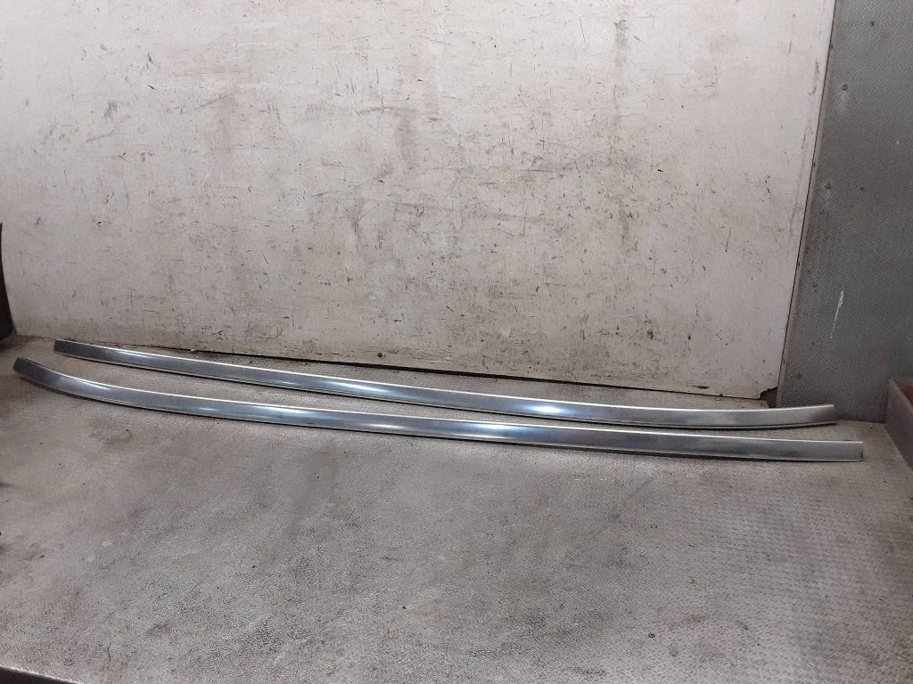 Roof bar rail