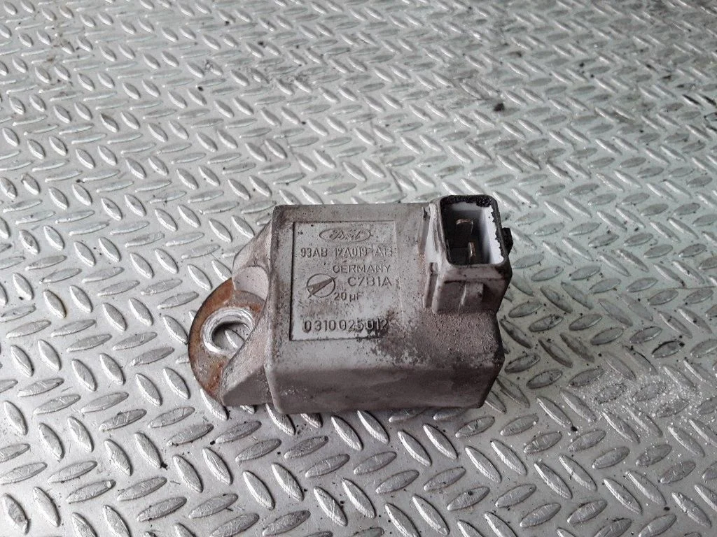 Ignition amplifier control unit – Ford Focus (1998-2004)