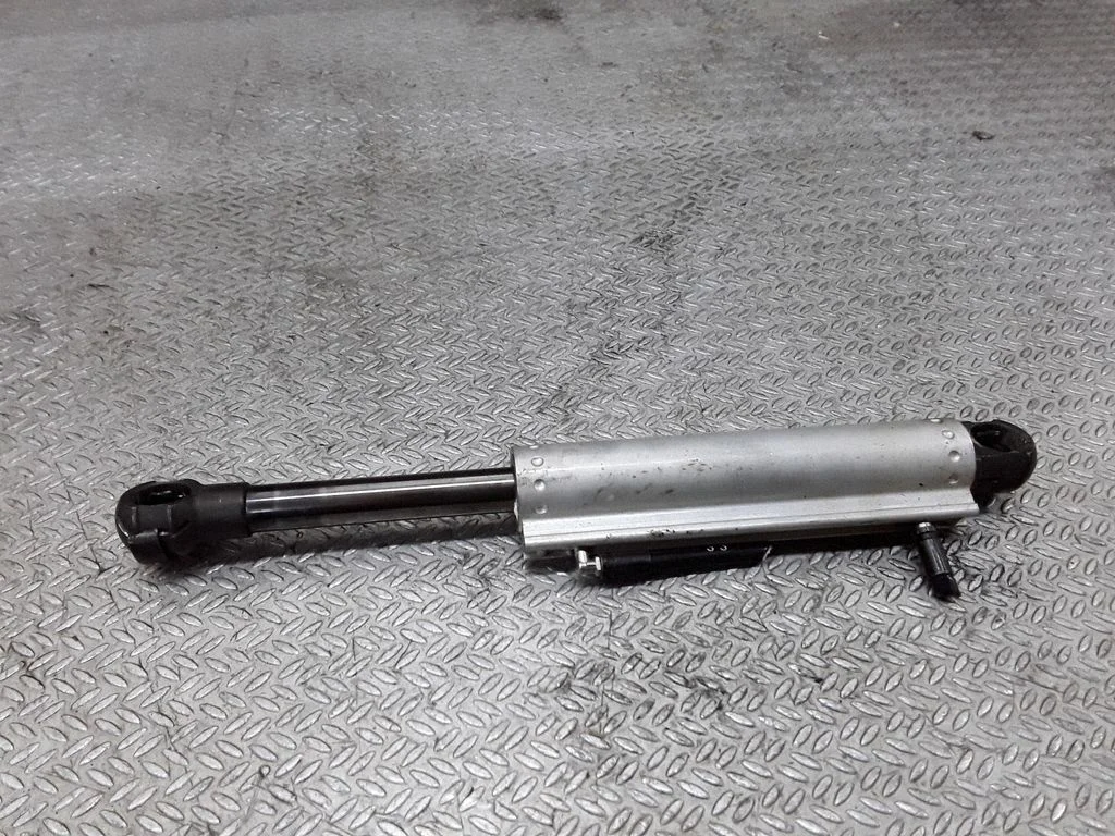 Convertible roof main ram cylinder – Volkswagen Eos (2006-2010)