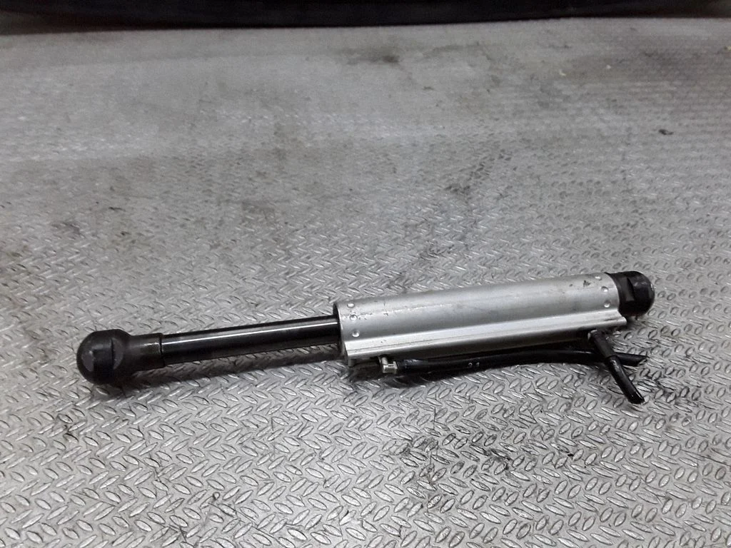 Convertible roof main ram cylinder – Volkswagen Eos (2006-2010)