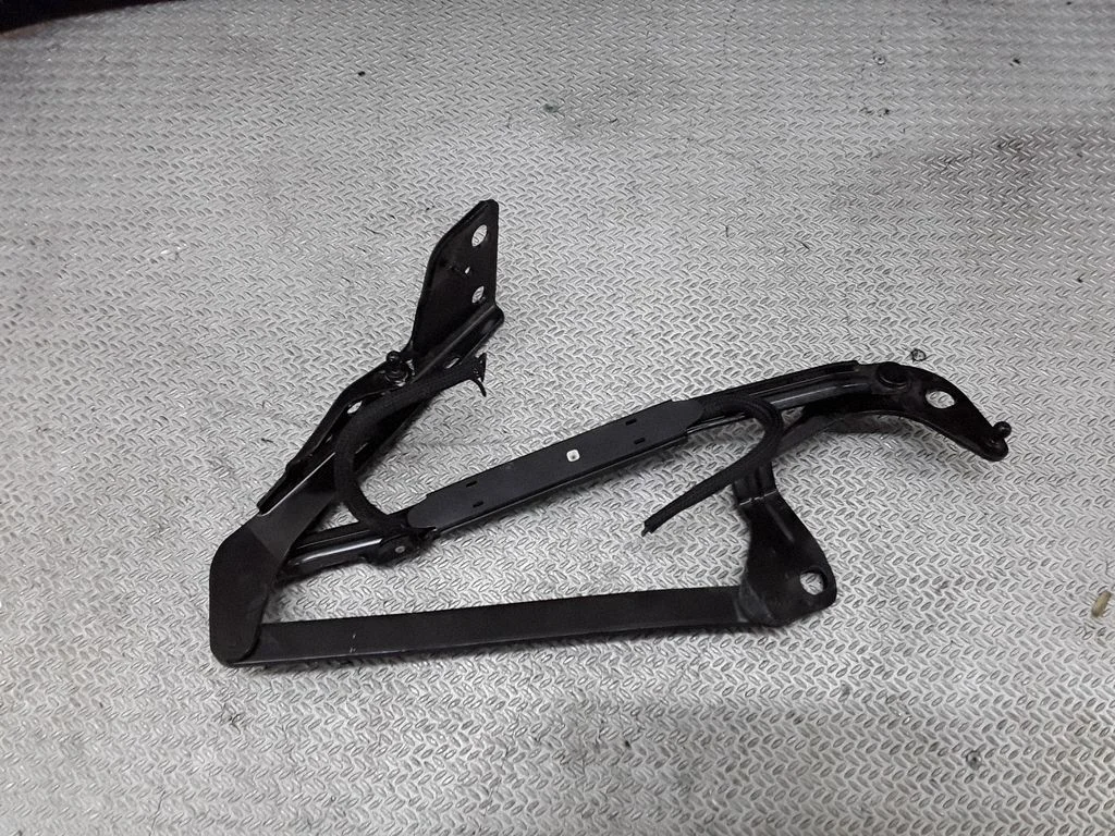 Convertible roof hinge – Volkswagen Eos (2006-2010)