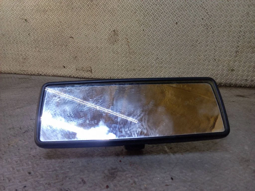 Rear view mirror (interior) 701857511A