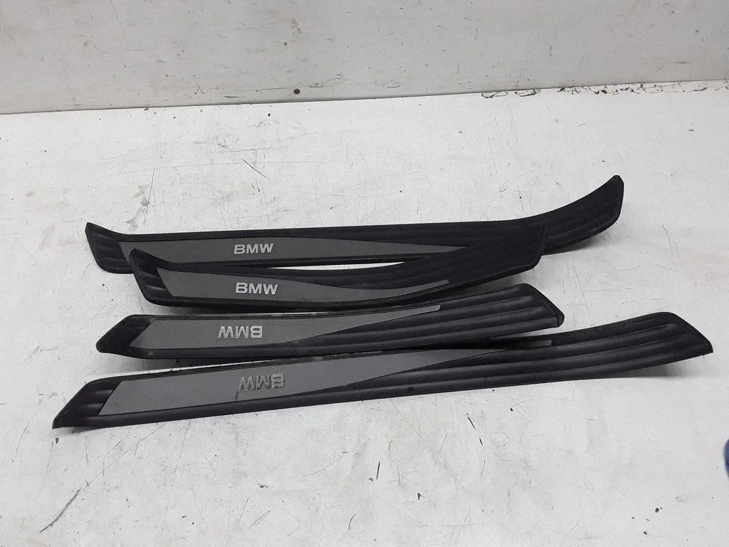 Other sill/pillar trim element